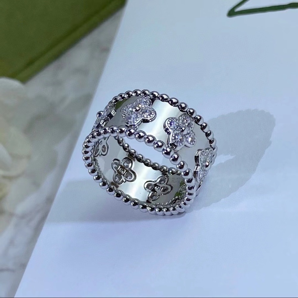 BRAND NEW Silver Pendant Necklace - Picture 4 of 7